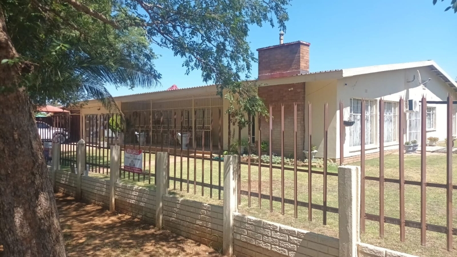 4 Bedroom Property for Sale in Hennenman Free State